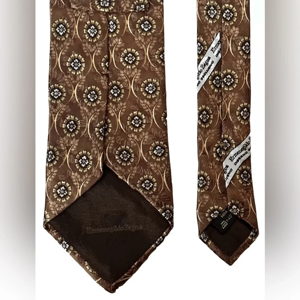 NEW ERMENEGILDO ZEGNA NECK TIE MENS 100% SILK BROWN MEDALLIONS